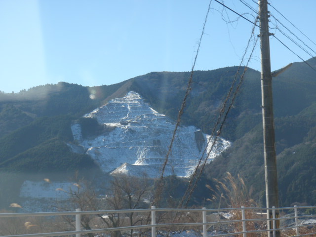 山に雪